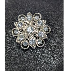 Silver Tone Vintage crystal snowflake rosette shaped pin brooch
